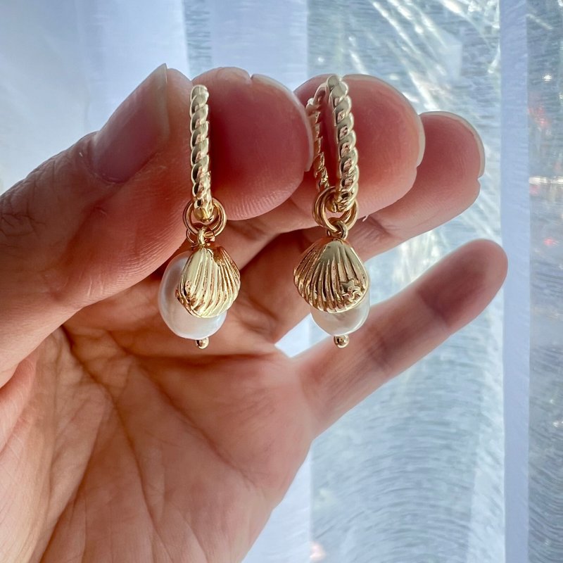 贝壳密语 金色贝壳 × 巴洛克珍珠 × 扭纹耳圈 - 耳环/耳夹 - 珍珠 