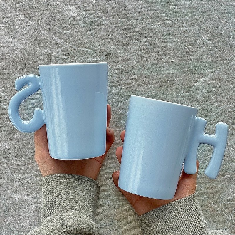Stan&Co 浅蓝色字母马克杯 / 情侣对杯 / 咖啡杯450ml 可选字母 - 咖啡杯/马克杯 - 瓷 蓝色