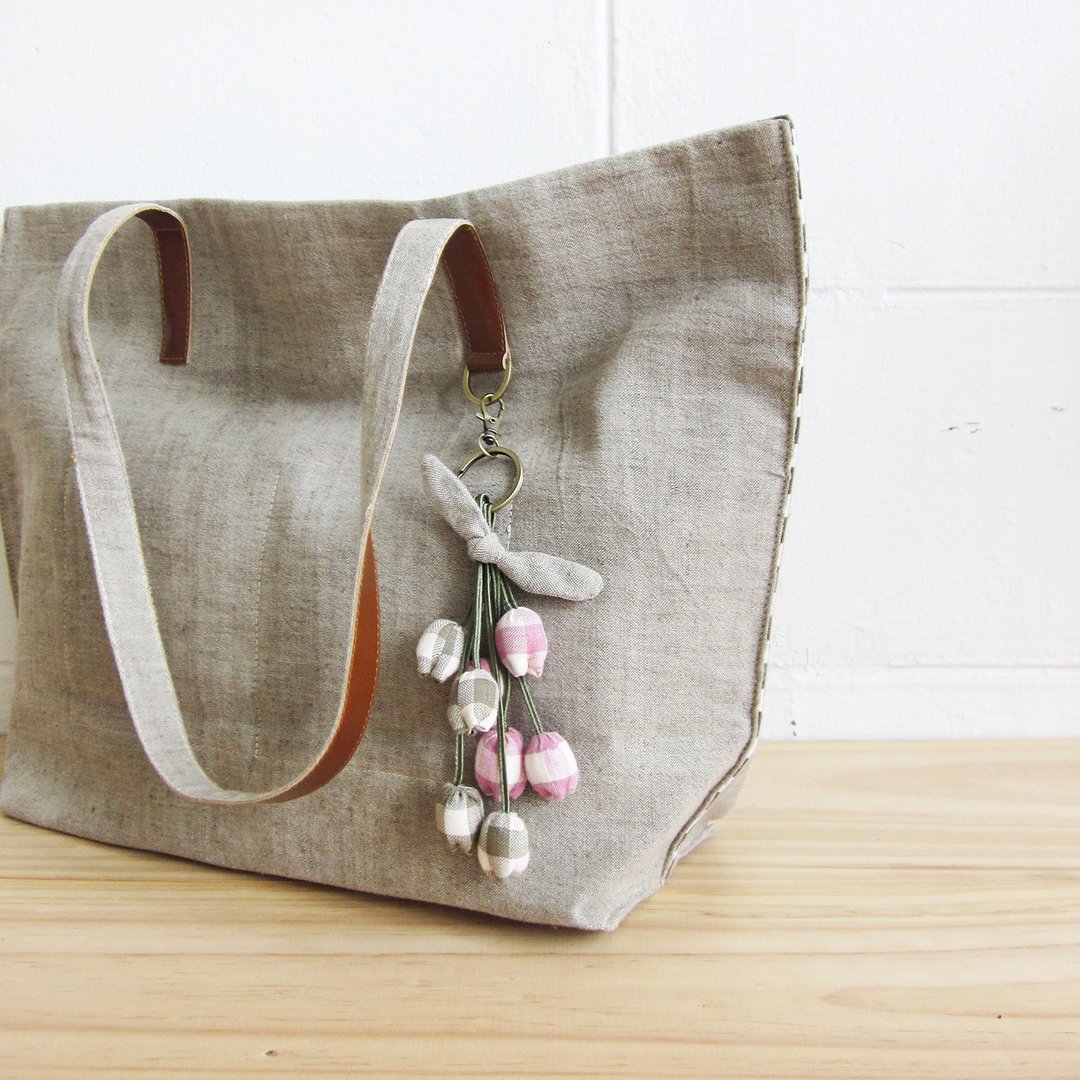 Handmade 8 Little Tulips Key Chains Botanical Dyed Cotton - 钥匙链/钥匙包 - 棉 多色