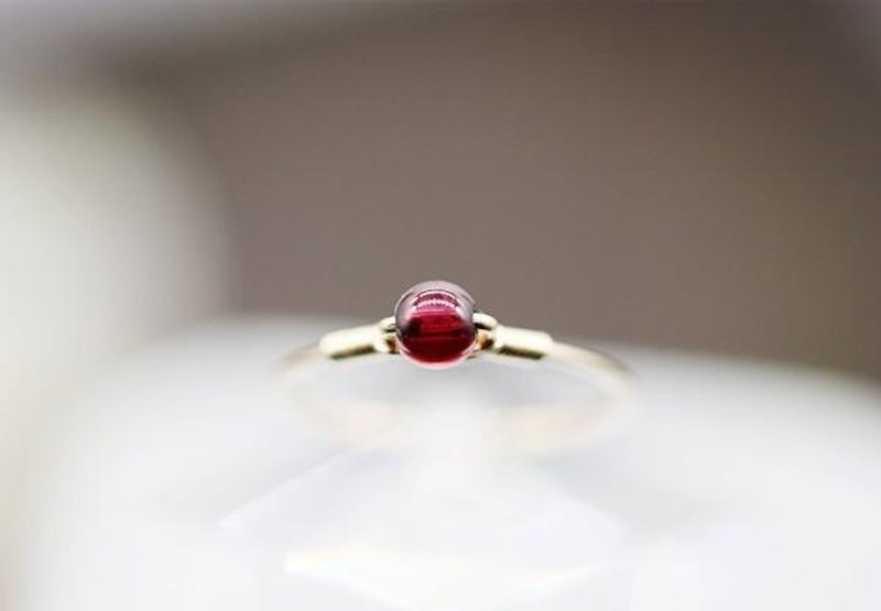 One red garnet ring Farangi ring Pinky ring January birthstone - 戒指 - 宝石 