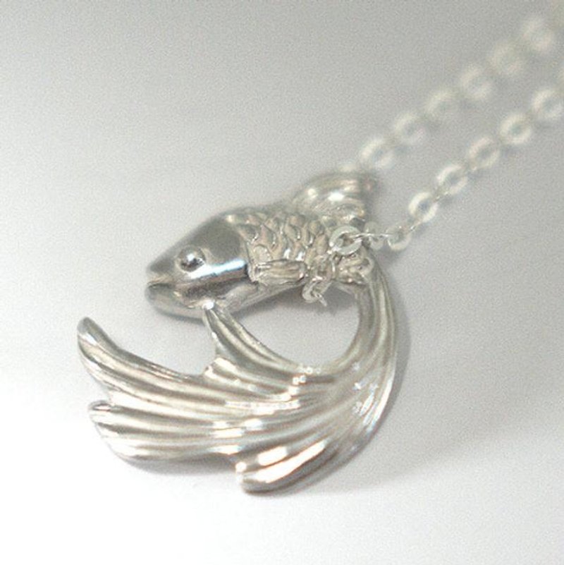 Goldfish pendant - 项链 - 其他金属 银色
