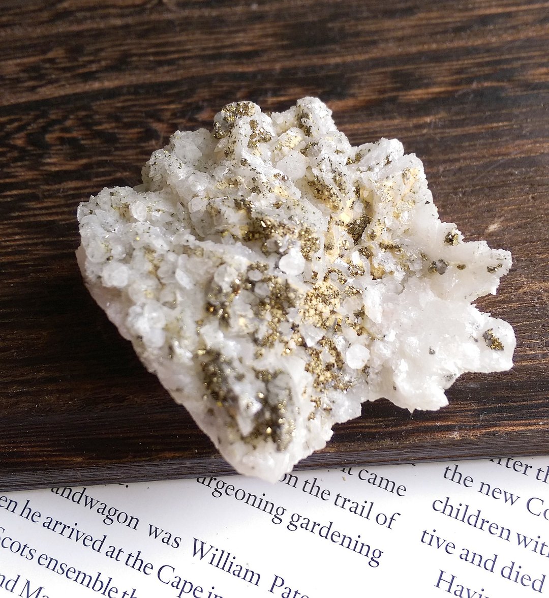 Quartz with Chalcopyrite 江西 水晶 黄铜矿共生 天然矿石 原矿 - 摆饰 - 其他材质 