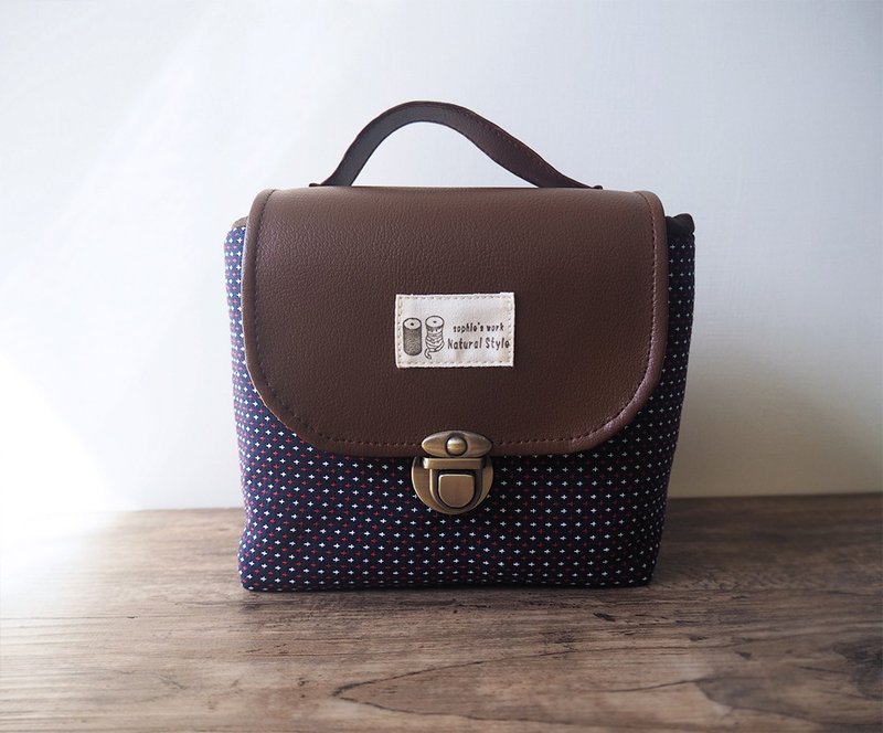 | 大相机包 | 小单眼类单厚铺棉相机包-BZ64 红白十字纹 - 相机包/相机袋 - 棉．麻 蓝色