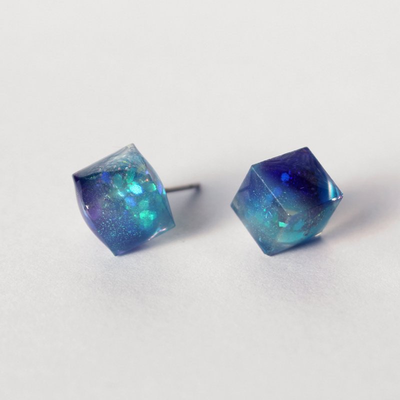 神圣之夜 / 树脂耳环 / 单只 / 冰滴系列 - 耳环/耳夹 - 树脂 蓝色