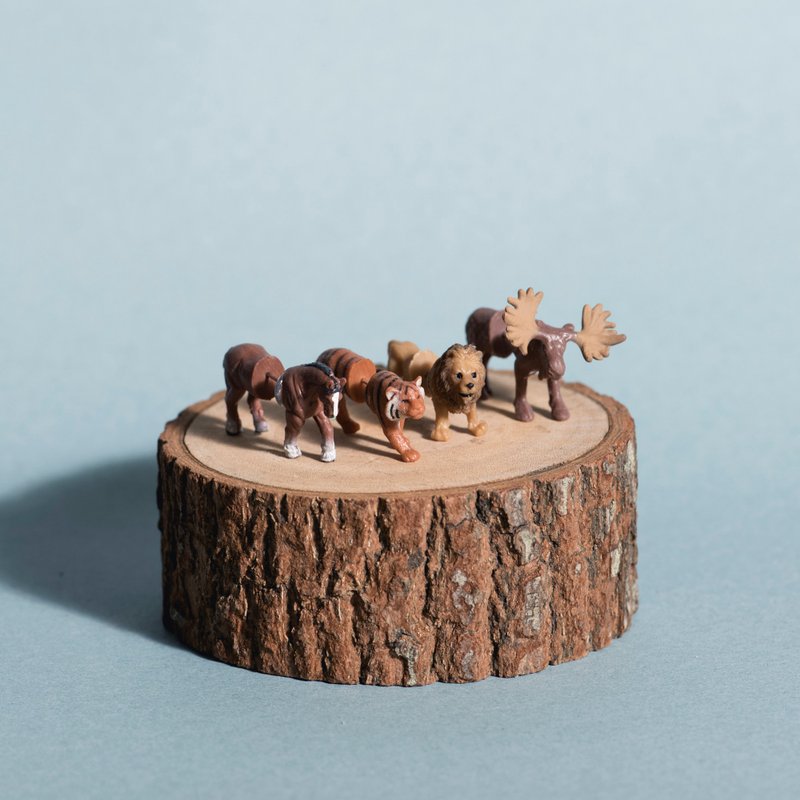 \耳边动物园/ 单边造型耳针_马儿 老虎 狮子 驼鹿 - 耳环/耳夹 - 塑料 多色