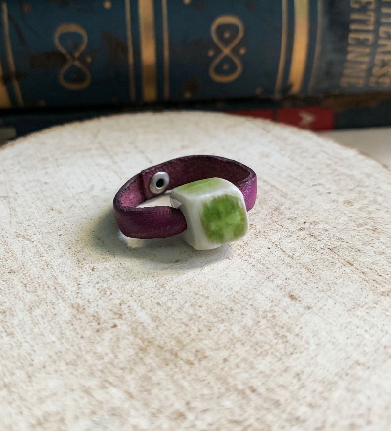 戒指 日本白瓷 自然釉色 无限看不腻色调 真皮革 设计等级 - 戒指 - 瓷 