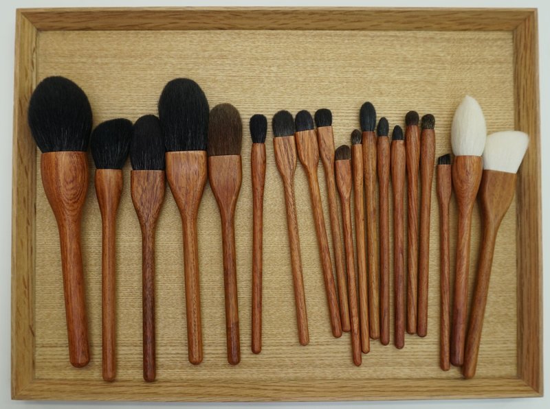 花梨木化妆扫 - 彩妆刷具/镜子/梳子 - 羊毛 卡其色