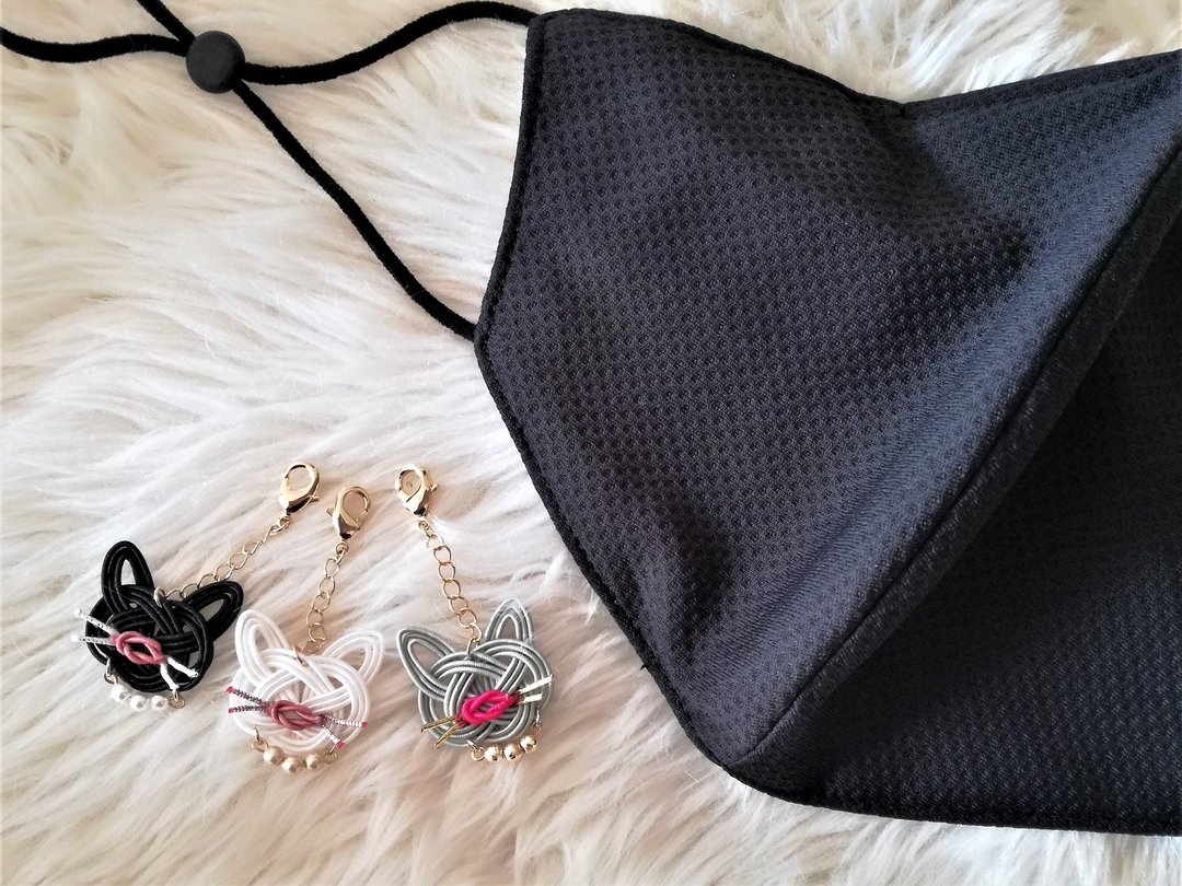 Mizuhiki Cat Mask Charm Color Please choose from black, white and ash - 口罩 - 丝．绢 黑色