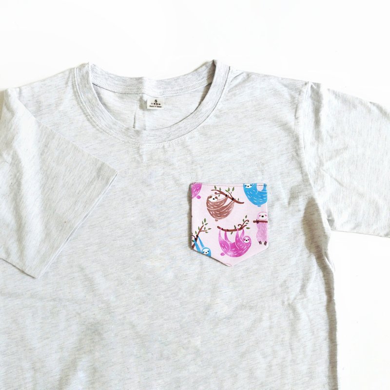 小牛村 男女 中性 纯棉短袖 T-shirt T恤【暖森树懒】浅麻灰 - 中性连帽卫衣/T 恤 - 棉 灰色