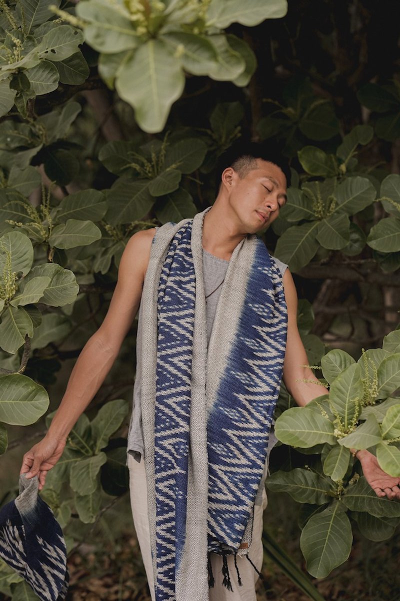 【水岸】手织纯棉蓝染/伊卡织饰巾/空调保暖披肩 - 围巾/披肩 - 棉．麻 蓝色