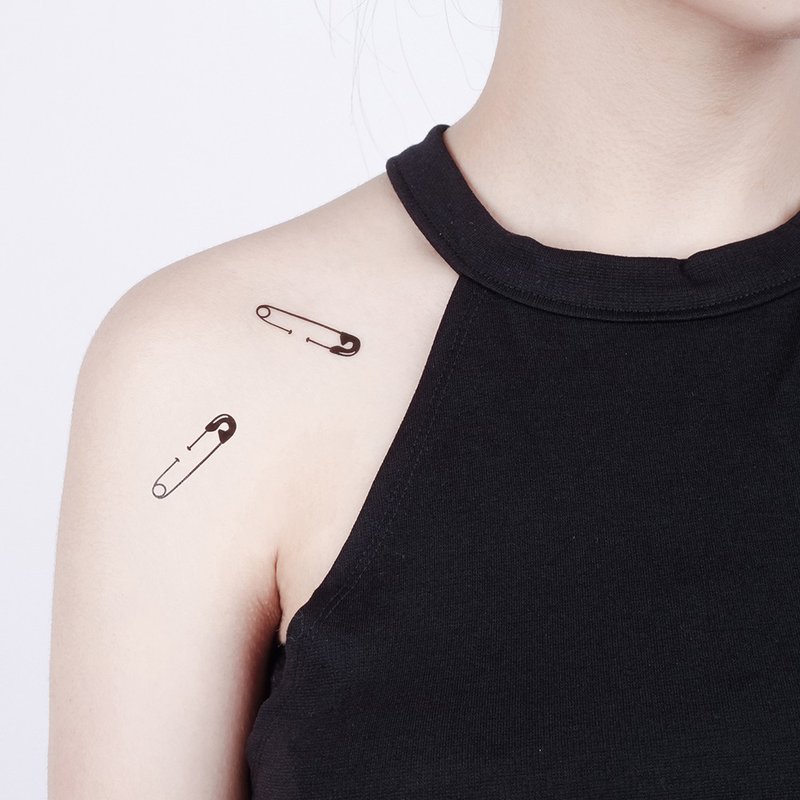 Surprise Tattoos / 安全别针 刺青 纹身贴纸 - 纹身贴 - 纸 黑色