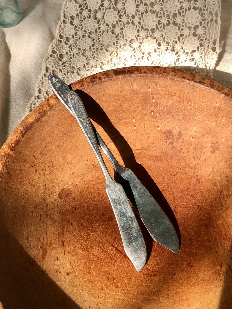 百年古董 1921年美国制镀银奶油刀 两件组 - 餐刀/叉/匙组合 - 银 