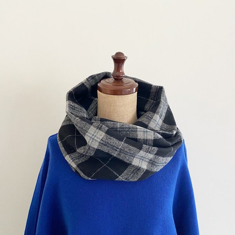Snood that is fashionable just by wearing it Black background Tartan check pattern Wool blend Fall Winter - 围巾/披肩 - 聚酯纤维 黑色