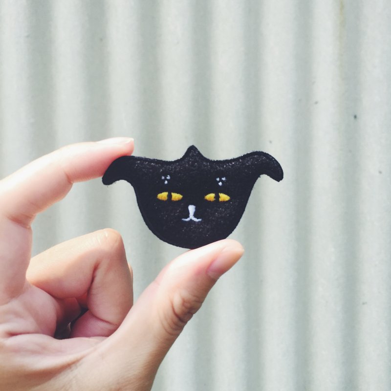 菱角小黑-别针 - 胸针 - 绣线 黑色