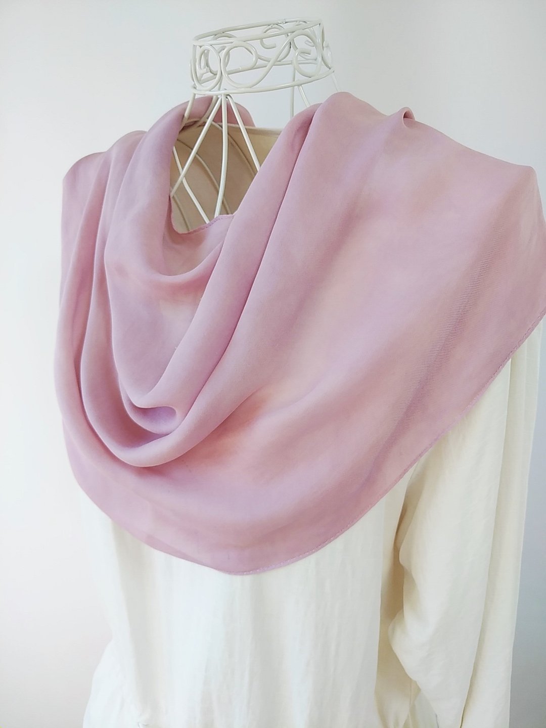 Plant dyeing, light red wisteria color, tie dyeing, silk, chiffon, stole - 围巾/披肩 - 丝．绢 紫色