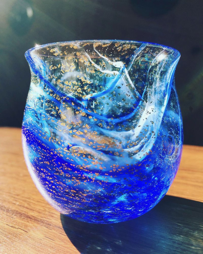 Earth kneaded sake cup Sake set in a wooden box Hemp charcoal glass - 酒杯/酒器 - 玻璃 蓝色