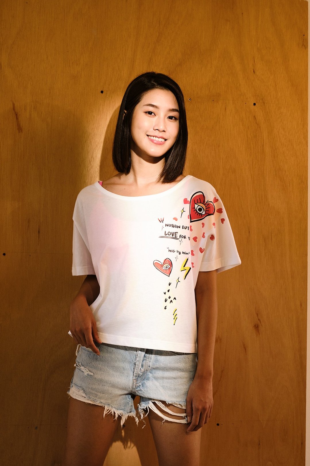 川衣见休闲女款-心心相印图TEE (短版) - 女装 T 恤 - 棉 白色