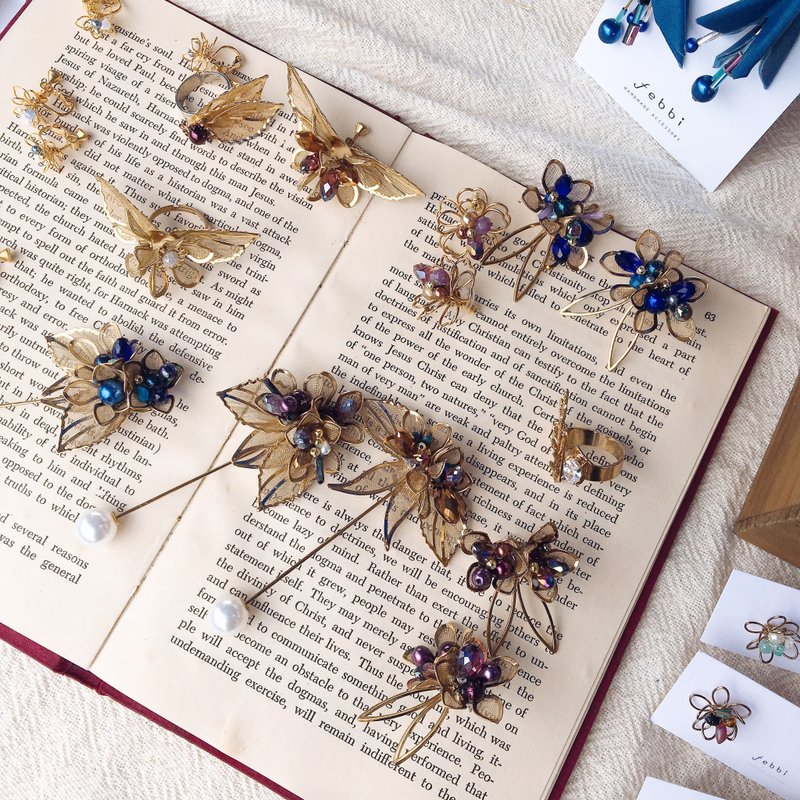 咖啡色流苏蝴蝶耳环 - 耳环/耳夹 - 其他金属 金色