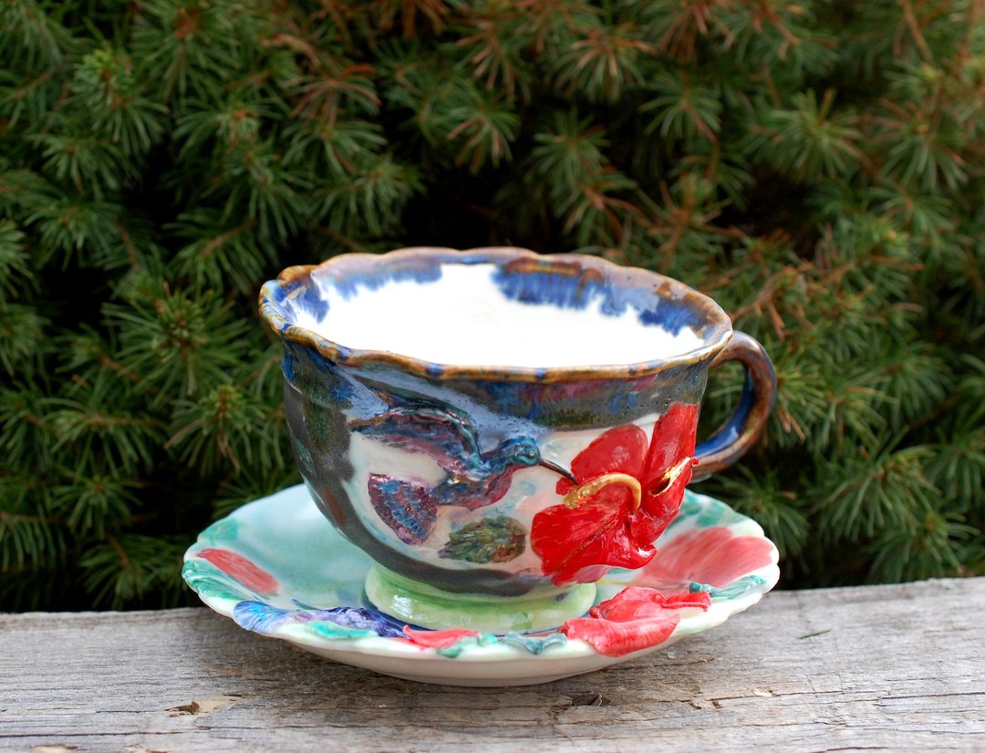 Red flower and hummingbird Porcelain tea cup saucer set Red hibiscus and bird - 其他杯子 - 瓷 多色