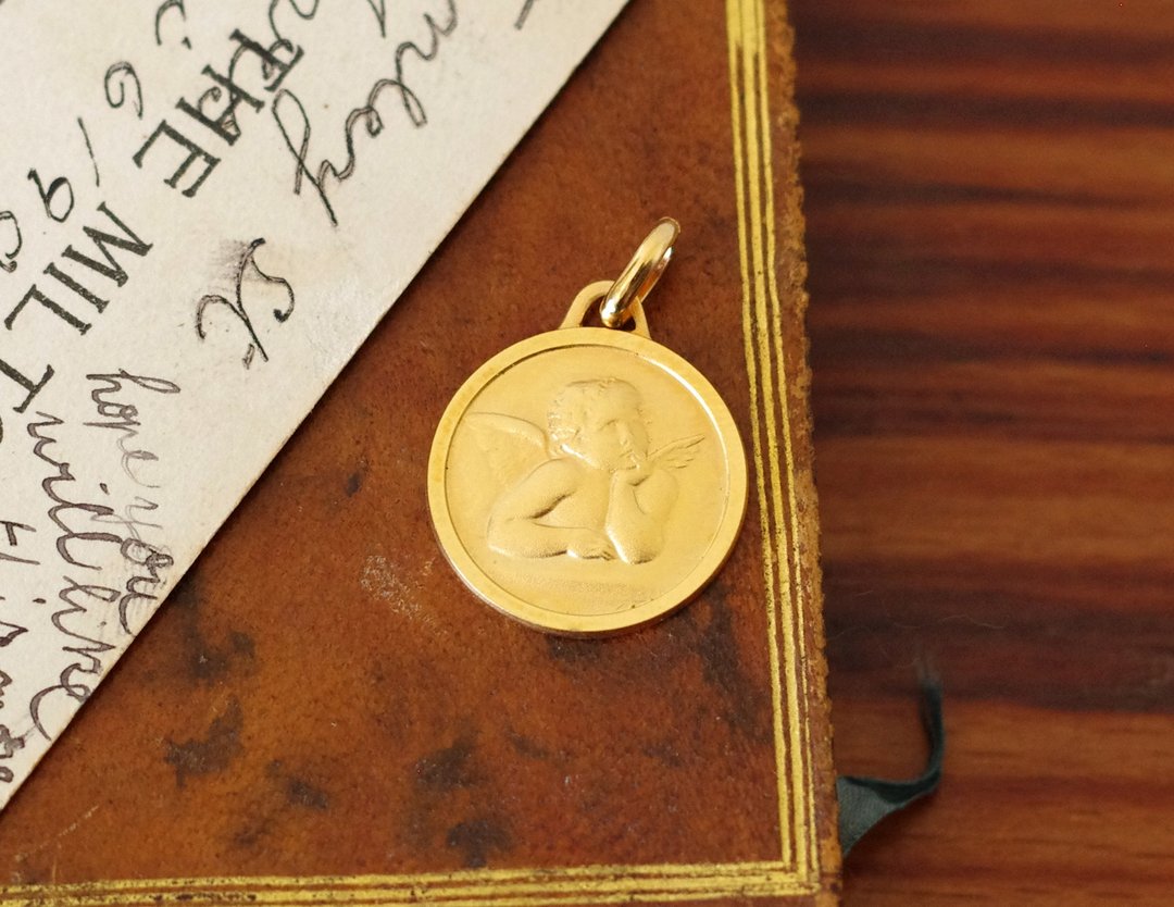 老又好古董珠宝Vintage金色圆形浮雕法国小天使坠子项链 CH249 - 项链 - 其他金属 金色