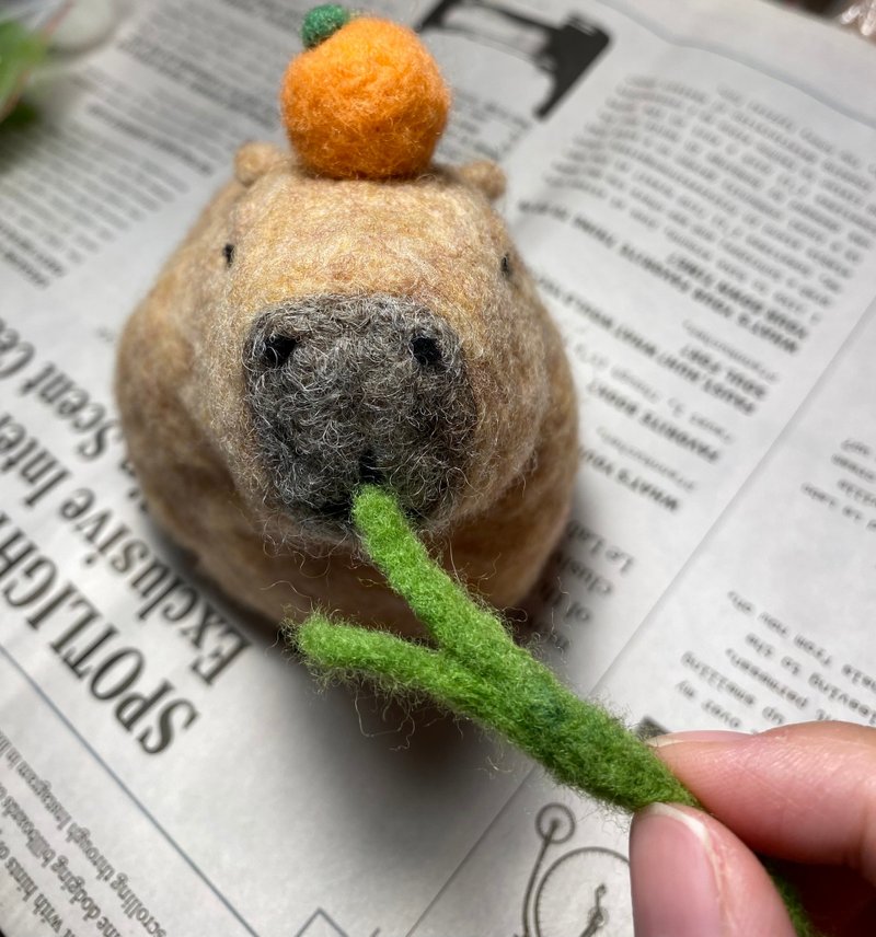 カピバラ水豚羊毛毡口金包 - 零钱包 - 羊毛 咖啡色