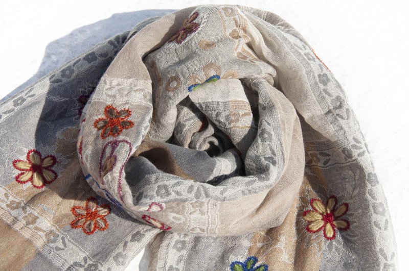 刺绣羊毛披肩/针织围巾/刺绣围巾/羊绒披巾/喀什米尔Cashmere 印度克什米尔 羊毛围巾 女围巾-花朵 保暖 圣诞礼 - 围巾/披肩 - 羊毛 多色