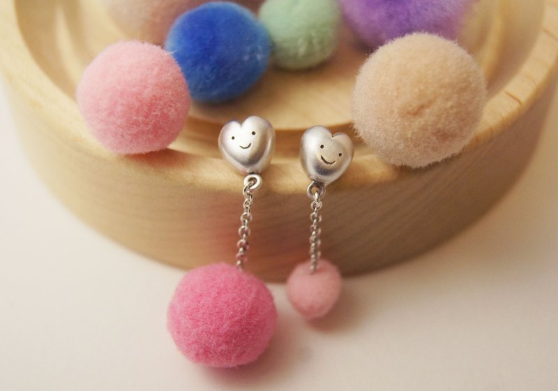 毛绒绒小可爱爱心耳针耳环-雾面 - 耳环/耳夹 - 其他金属 粉红色