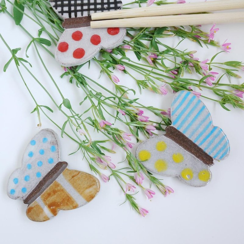 Chopstick rest of butterfly [water blue × persimmon color] - 筷子/筷架 - 陶 白色
