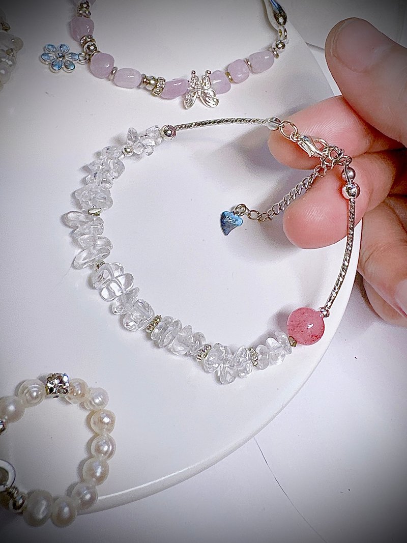 C&W 天然超闪白水晶天然草莓晶圆珠s925纯银手链手镯 - 手链/手环 - 玉石 银色