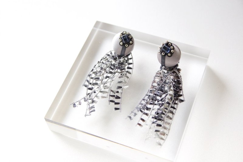 Czech beads titanium earrings - 耳环/耳夹 - 宝石 灰色