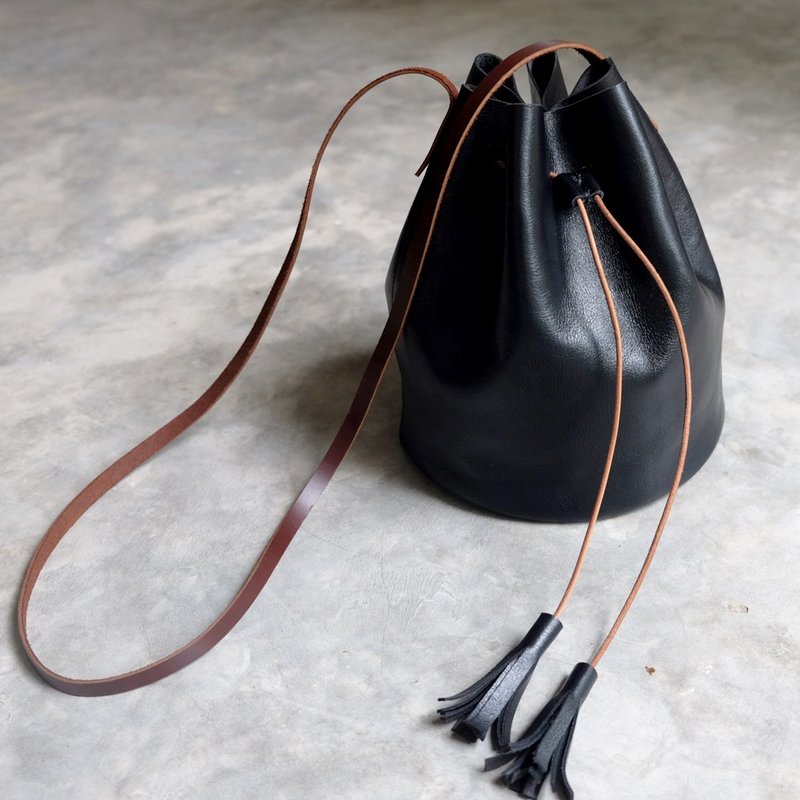 Mini Black Leather Bucket Bag / Leather Drawstring Handbag - 侧背包/斜挎包 - 真皮 黑色