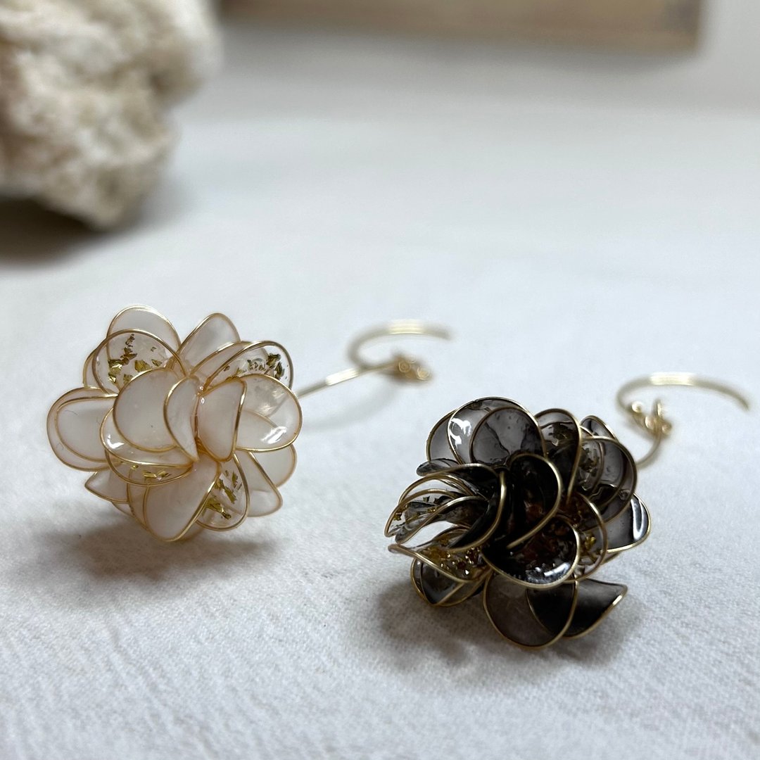 【孢子之风-大】S形垂坠式耳环 水晶花饰品 - 耳环/耳夹 - 树脂 