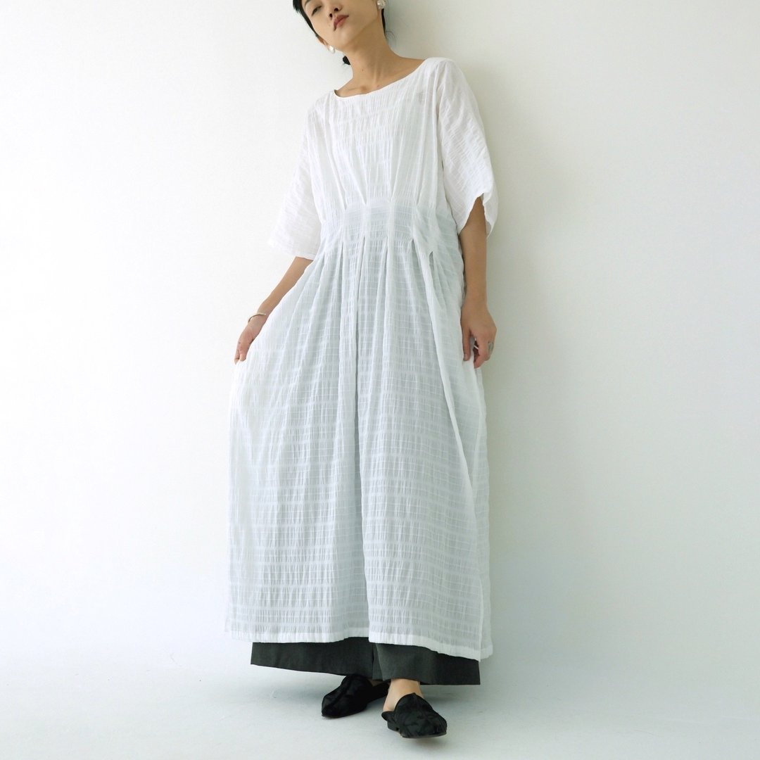 川 衣 WEAR BEING 宽领高腰打褶五分袖长洋装 皱褶白 - 洋装/连衣裙 - 棉．麻 白色