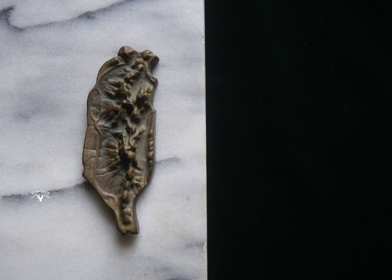 【老时光 OLD-TIME】早期台湾制铜制台湾造型纸镇 - 摆饰 - 其他材质 