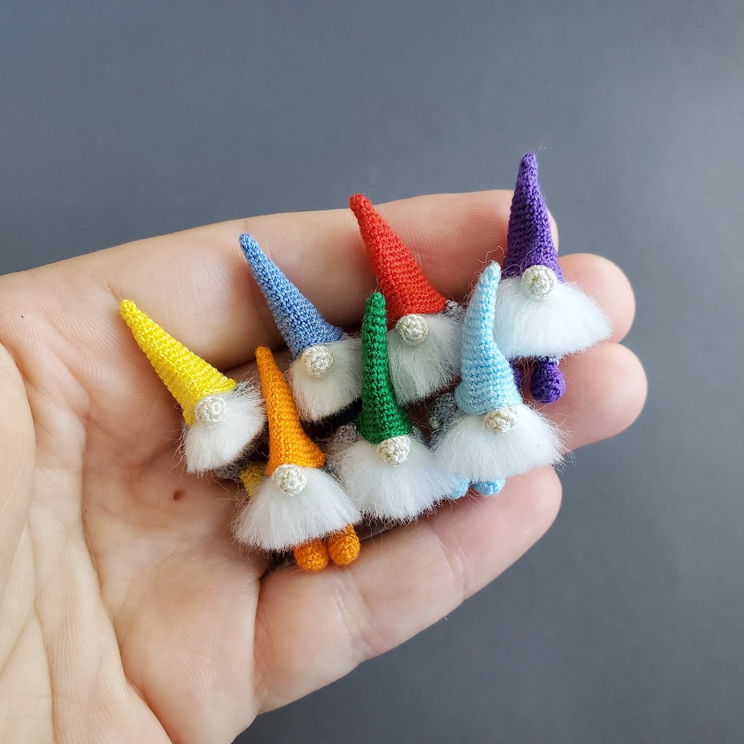 Extreme micro crocheted gnome. Dollhouse miniature. Scandinavian crochet gnome. - 玩偶/公仔 - 棉．麻 多色