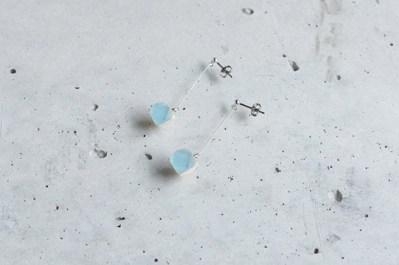 Swing nut earrings / LIGHTBLUE - 耳环/耳夹 - 木头 蓝色