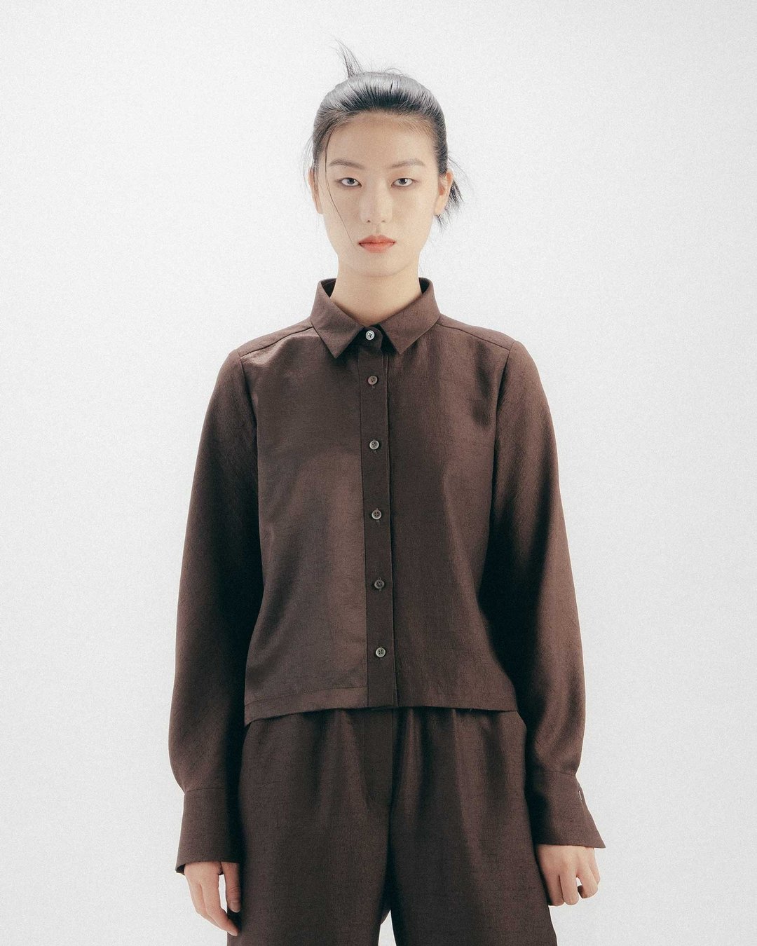 UUIN_咖啡缎面衬衫 - 女装衬衫 - 其他材质 咖啡色