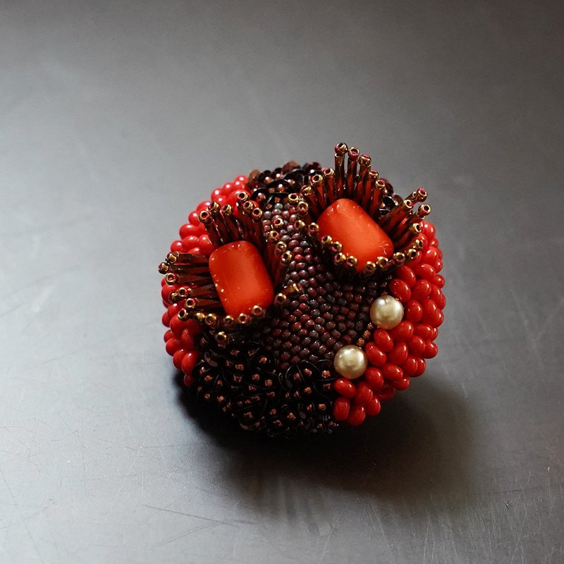 Red and copper beads brooch, statement and sparkly circle brooch 10 - 胸针 - 塑料 红色