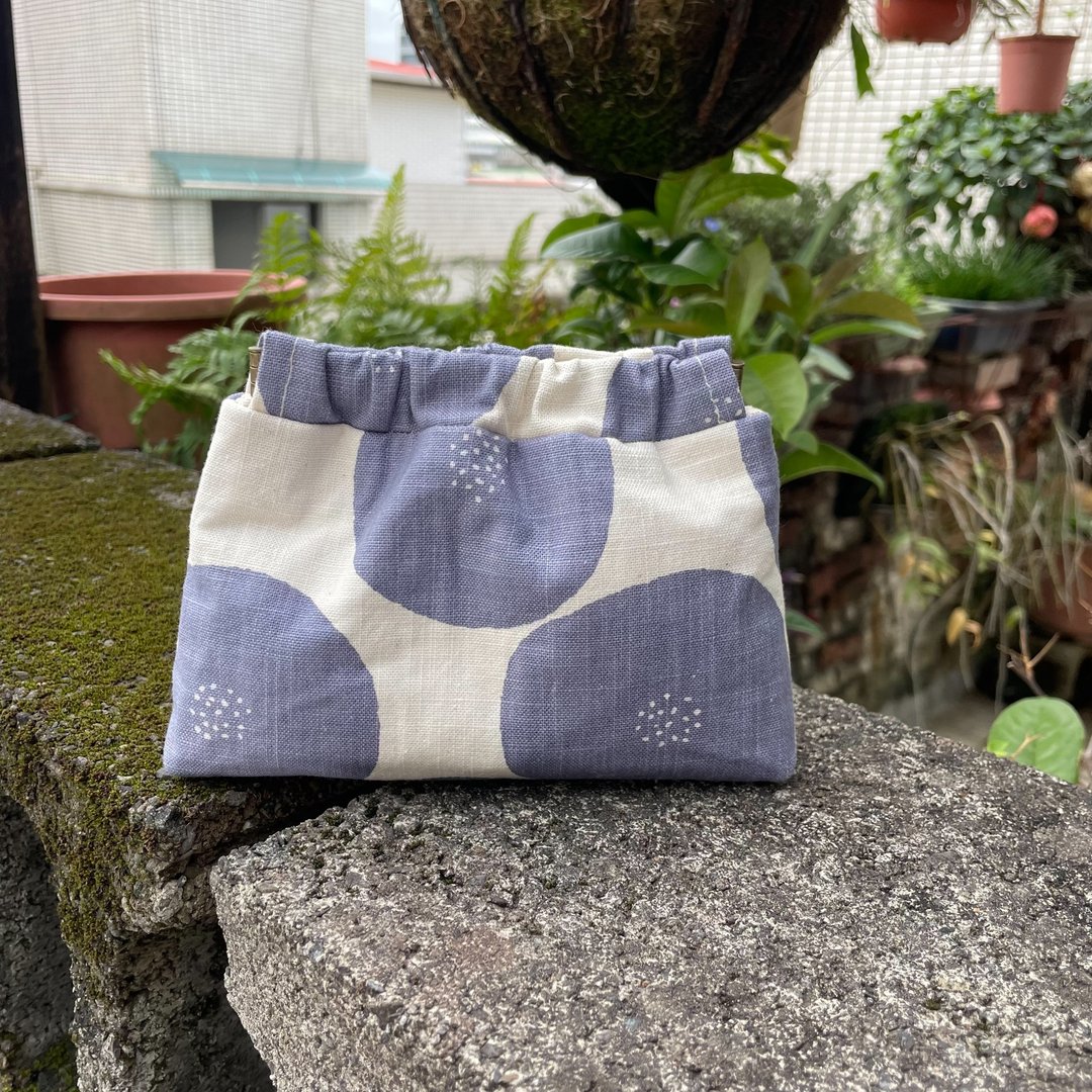 【 纯手作】 弹片口金包 化妆包 钱包 收纳包 日本设计布 - 化妆包/杂物包 - 棉 蓝色