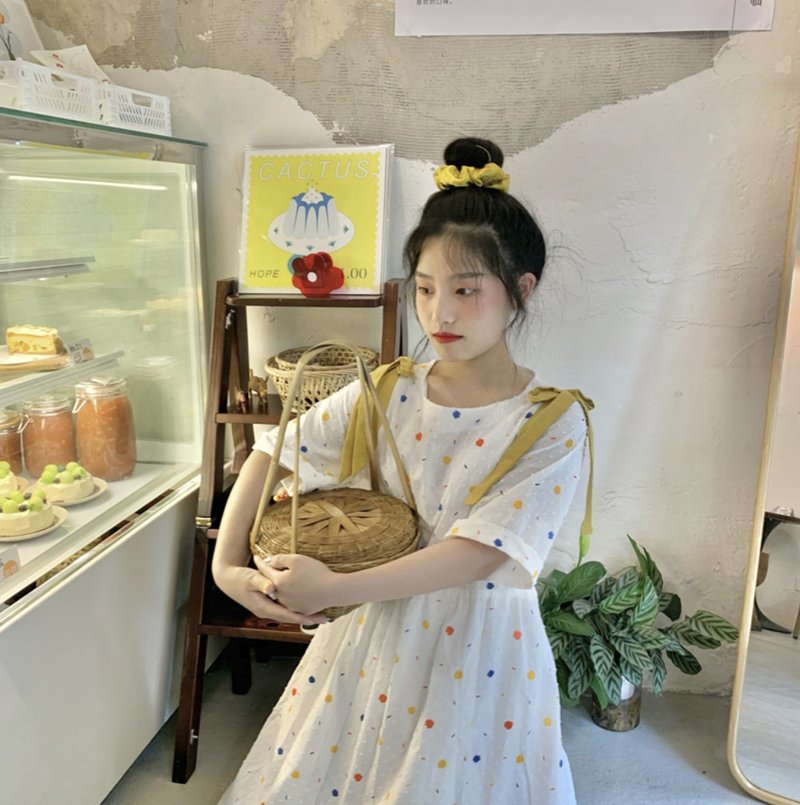 夏日跳跳糖 可爱点点洋裝 寬袖子 微收腰 蝴蝶结綁帶 寬鬆 - 洋装/连衣裙 - 棉．麻 白色