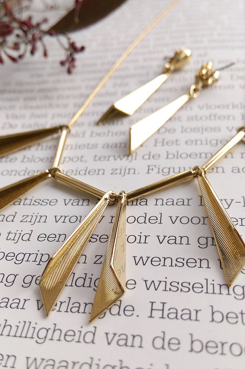 西洋古董饰品。AVON 金属 摩登 都会 项链颈链+针式 耳环套组 - 项链 - 其他金属 金色