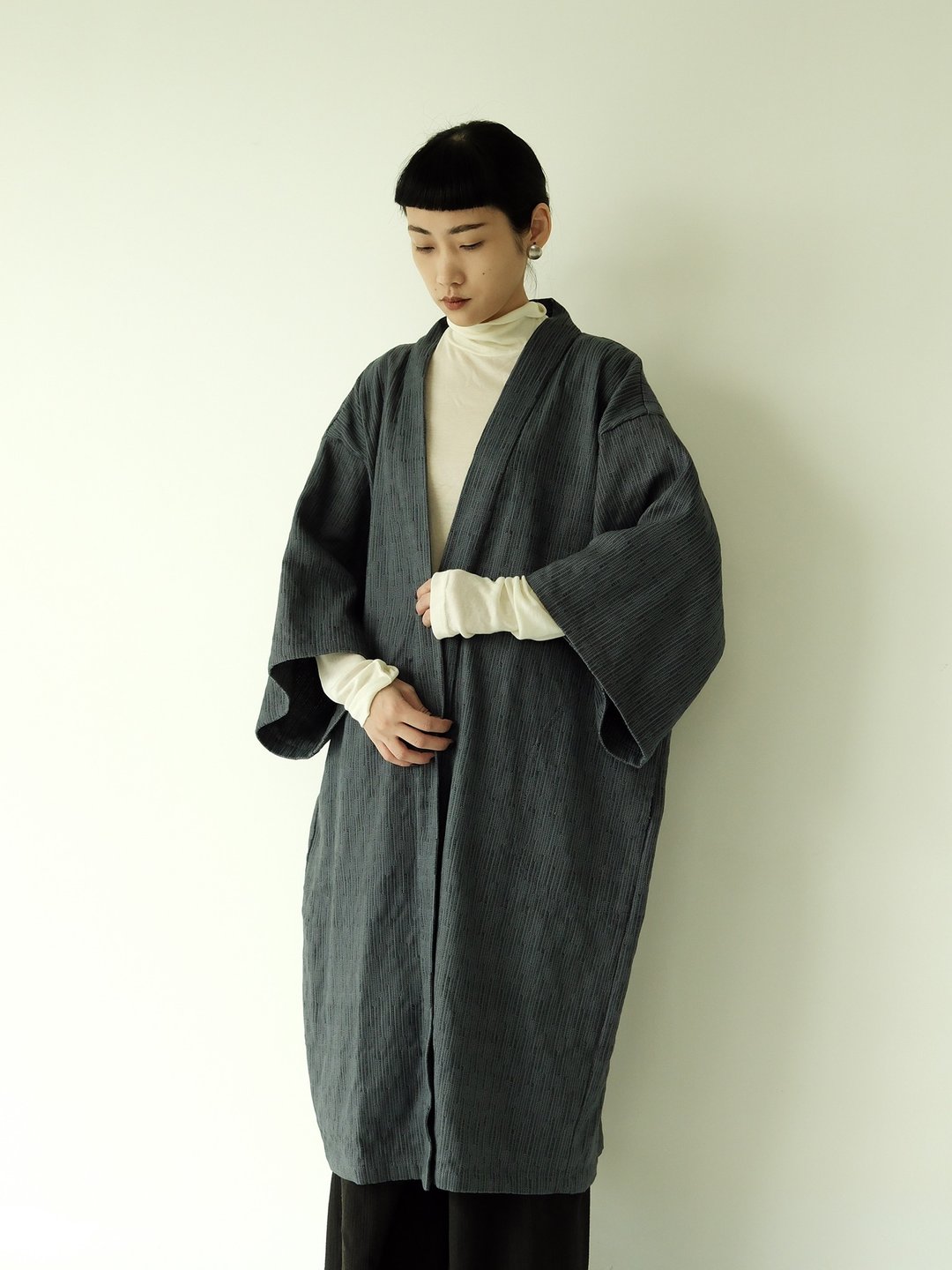 川 衣 WEAR BEING  宽袖开襟厚磅长袍外套  蓝黑织纹 - 女装休闲/机能外套 - 棉．麻 蓝色