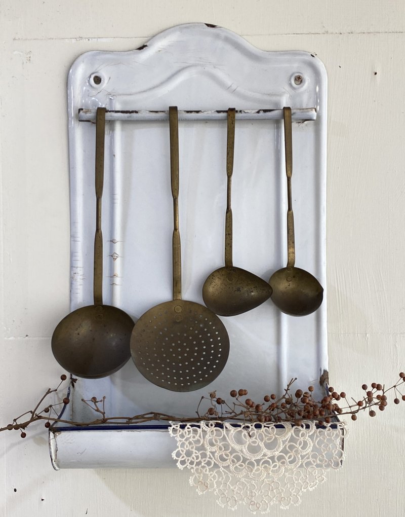 【好日恋物】德国vintage/antique厨房汤勺珐琅挂板黄铜勺具百年 - 汤勺/锅铲 - 珐琅 白色