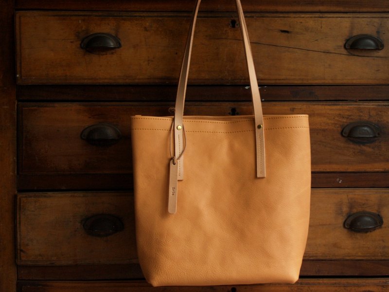 【 福利品 惜物特卖 】Classic Tan Tote 手工托特包 - 其他 - 真皮 黄色