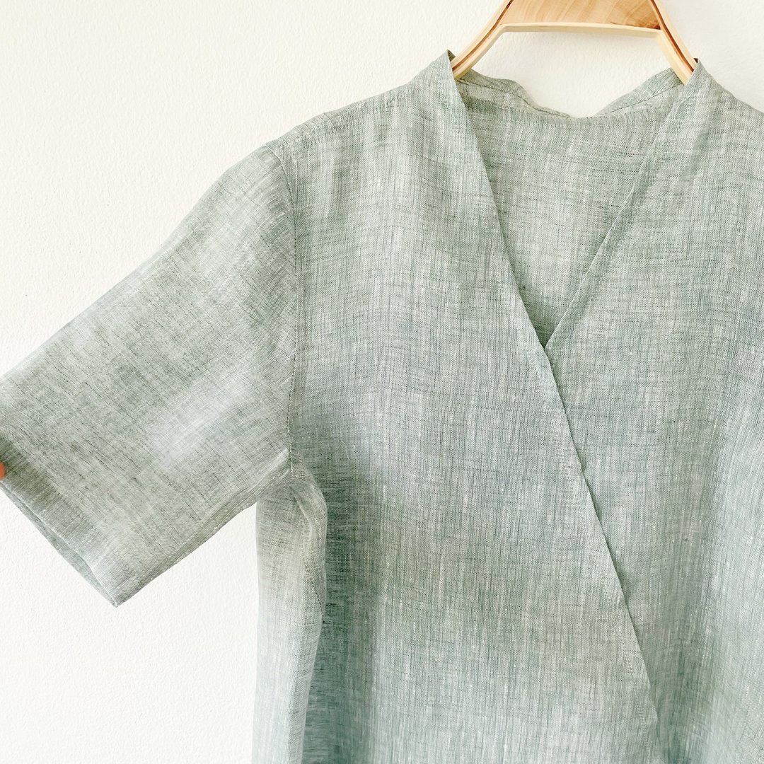 Corolla Blouse : V neck Short Sleeve Linen Breathable Blouse Brown Color - 女装上衣 - 棉 多色