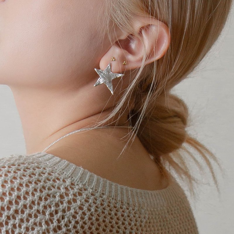 Painted Star Silver Earrings 绘星纯银耳环 星星耳环 礼物推荐 - 耳环/耳夹 - 纯银 银色