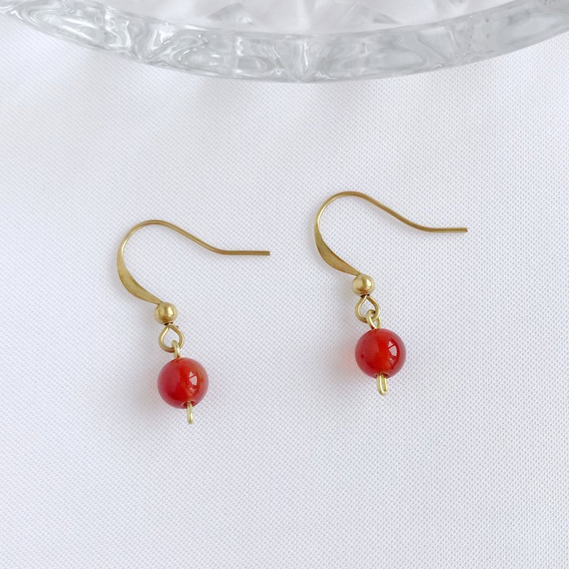 古典串珠。红玛瑙 黄铜耳环 手作 垂坠耳环 耳勾 喜气 婚礼 招财 - 耳环/耳夹 - 铜/黄铜 红色