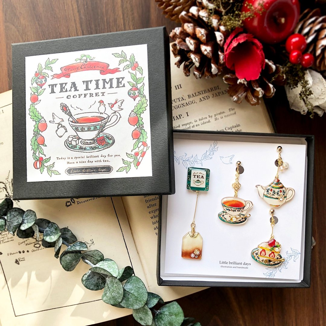 Clip-On Christmas Coffret green - 耳环/耳夹 - 塑料 绿色