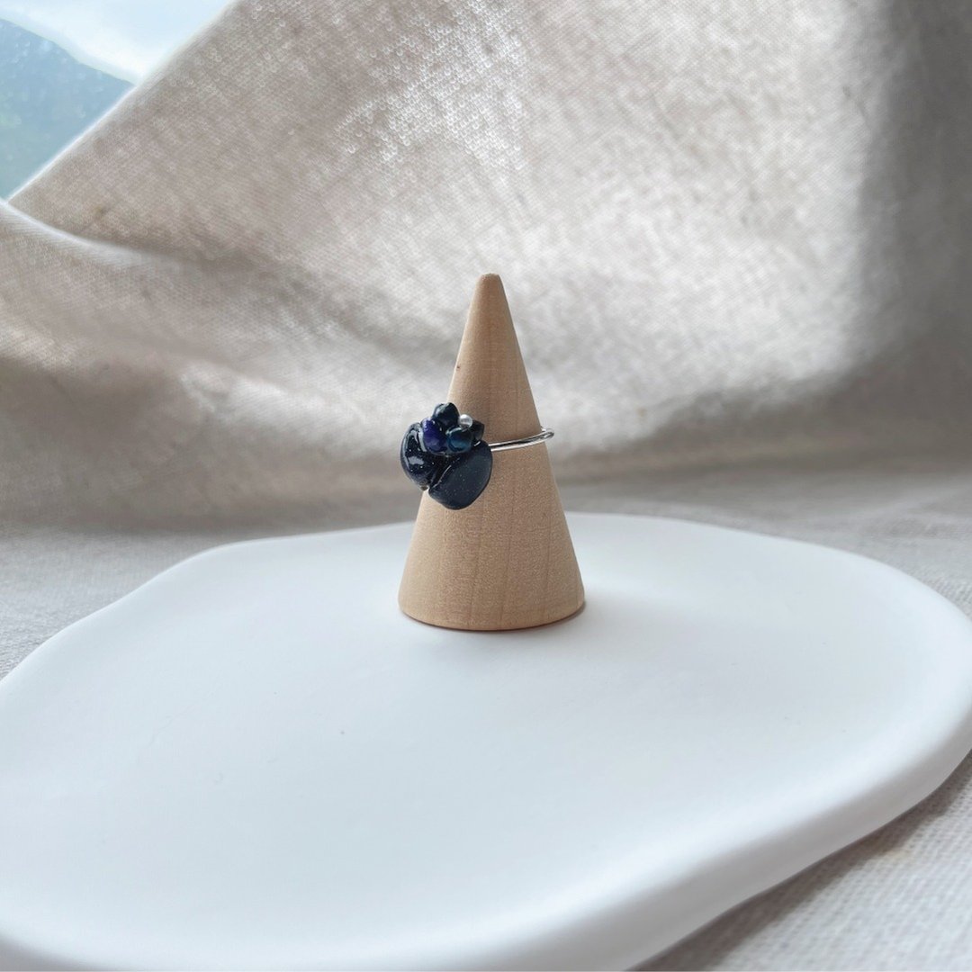 TeenyTinyCraft | 狭中花•深蓝 手工戒指 - 戒指 - 其他材质 