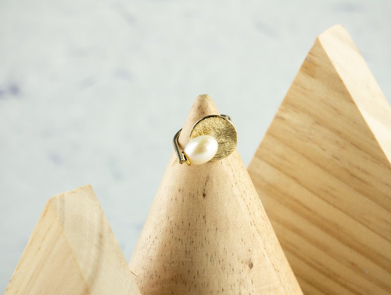 Edith & Jaz • 淡水珍珠开口戒指 - 戒指 - 珍珠 白色